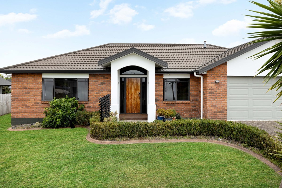 114 Rototuna Road, Rototuna, Hamilton - Carousel 2