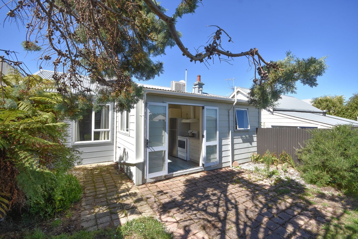 14 Peel Street, Mornington, Dunedin - Carousel 1