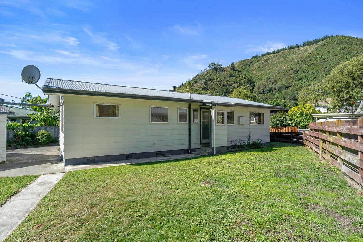16 Burn Place, The Brook, Nelson - Carousel 23