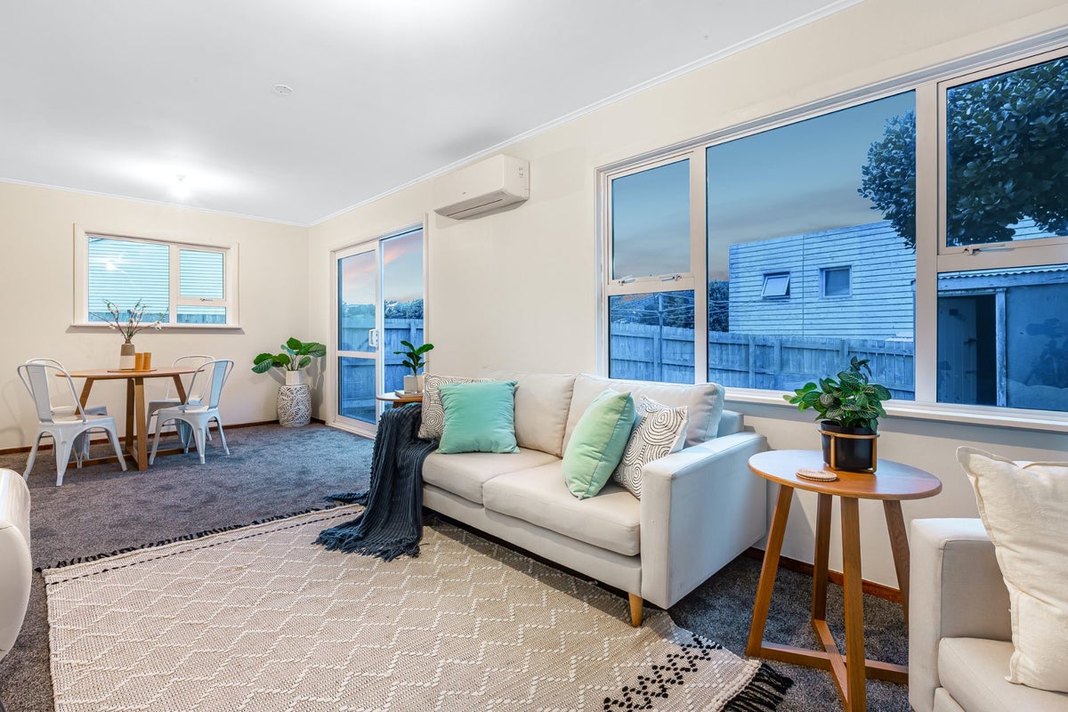 25 Bell Street, Tawa, Wellington - Carousel 2
