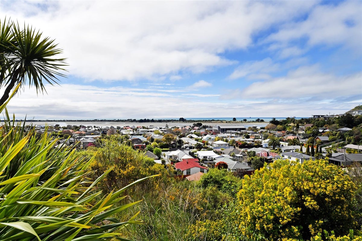 11 Egnot Heights, Redcliffs, Christchurch - Carousel 1