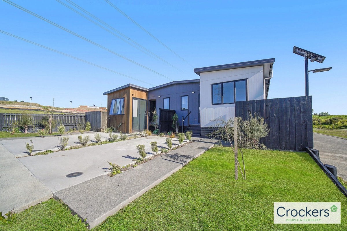 27 Olearia Street, Totara Park, Auckland - Carousel 1