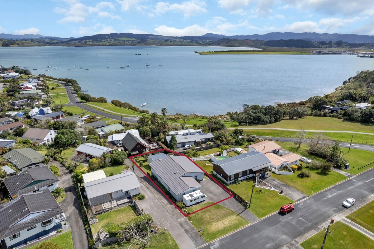 16 Pah Road, Onerahi, Whangarei - Carousel 1