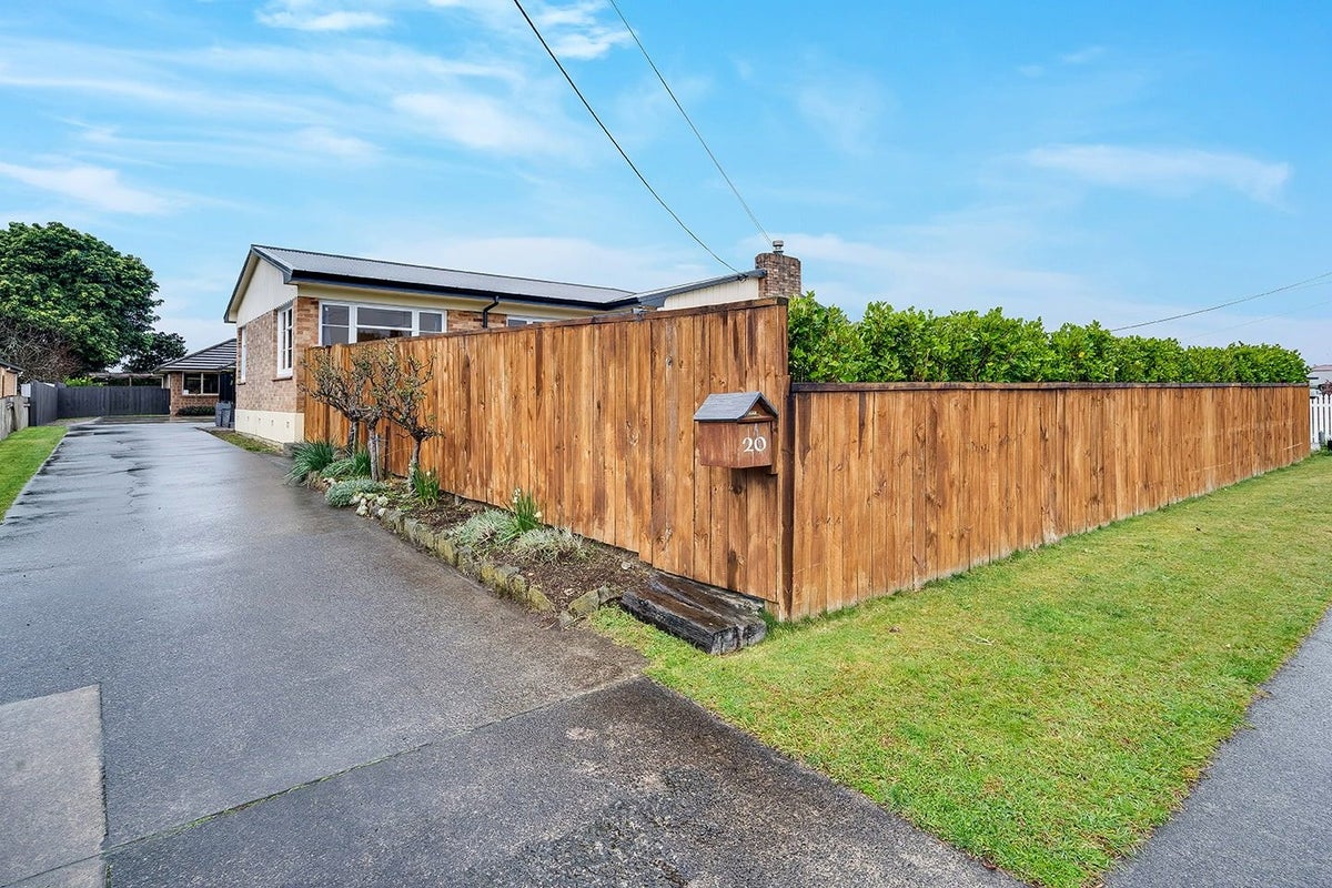 20 Burns Street, Leamington, Cambridge - Carousel 2