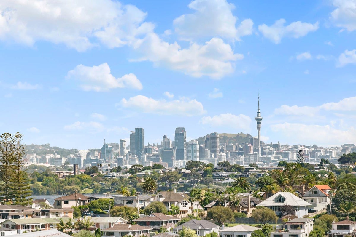 27B Heathcote Road, Castor Bay, Auckland - Carousel 1