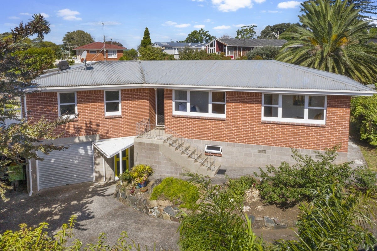 58 Church Road, Mangere Bridge, Auckland - Carousel 1
