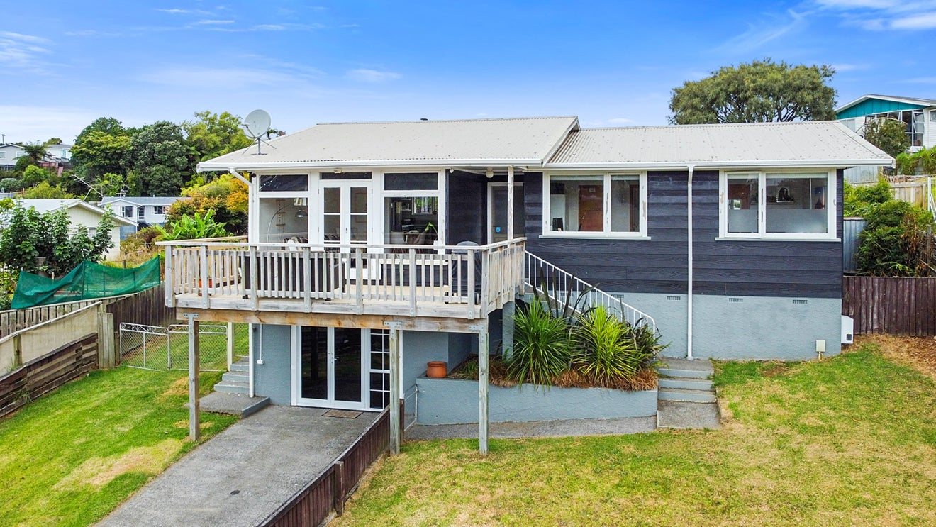 3 Granby Place, Westown, New Plymouth - Carousel 1