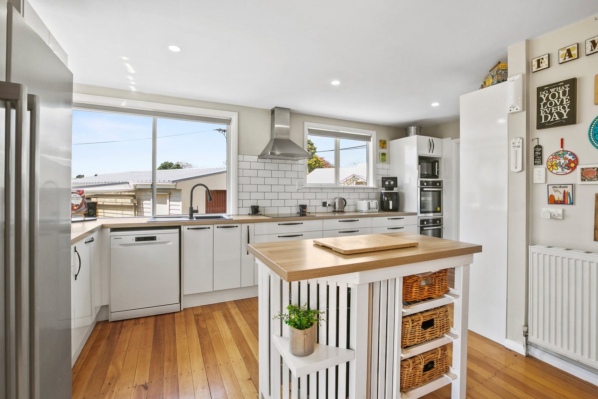 53 Govett Avenue, Frankleigh Park, New Plymouth - Carousel 1