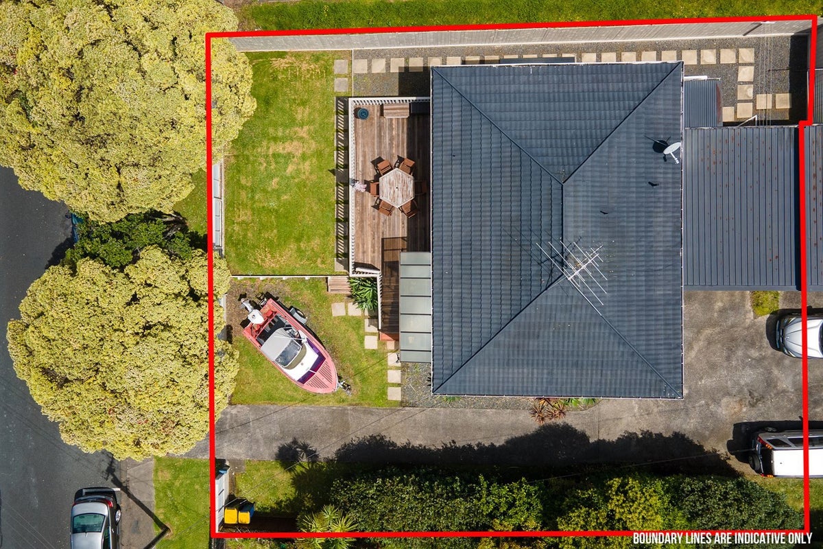 1/12 Kauri Glen Road, Northcote, Auckland - Carousel 2