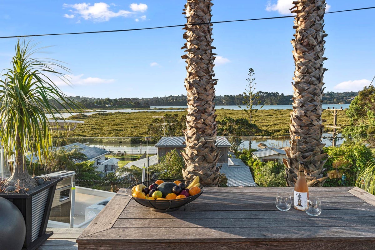 11 The Terrace, Herald Island, Auckland - Carousel 1