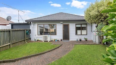 7/25 Waterview Road West, Takanini, Auckland - Carousel 1