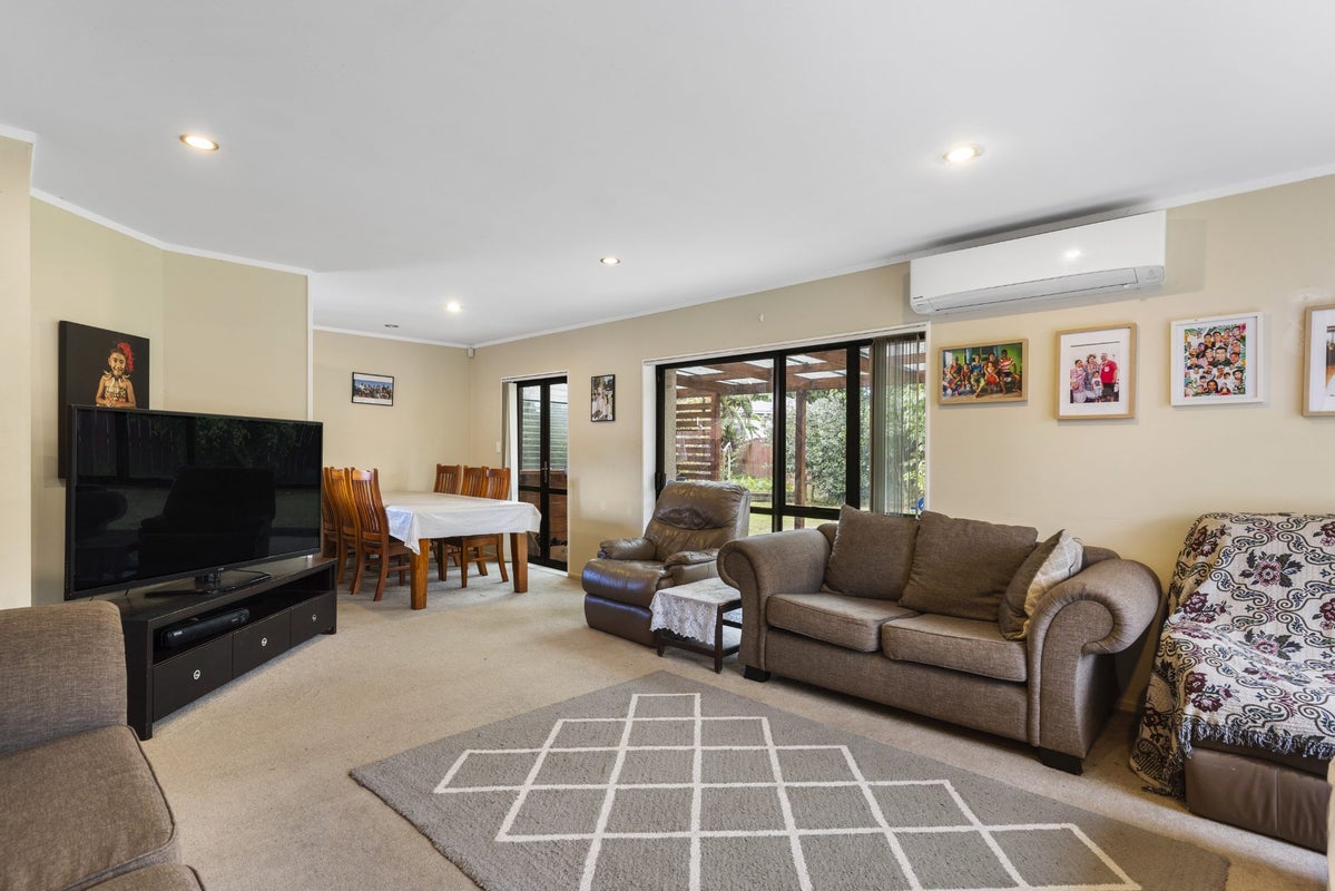 17 Rosemead Place, Randwick Park, Auckland - Carousel 2