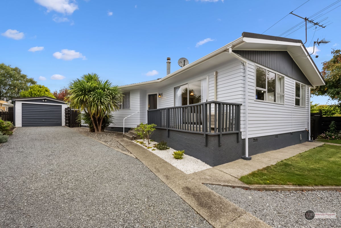 6 Omaha Grove, Totara Park, Upper Hutt - Carousel 1