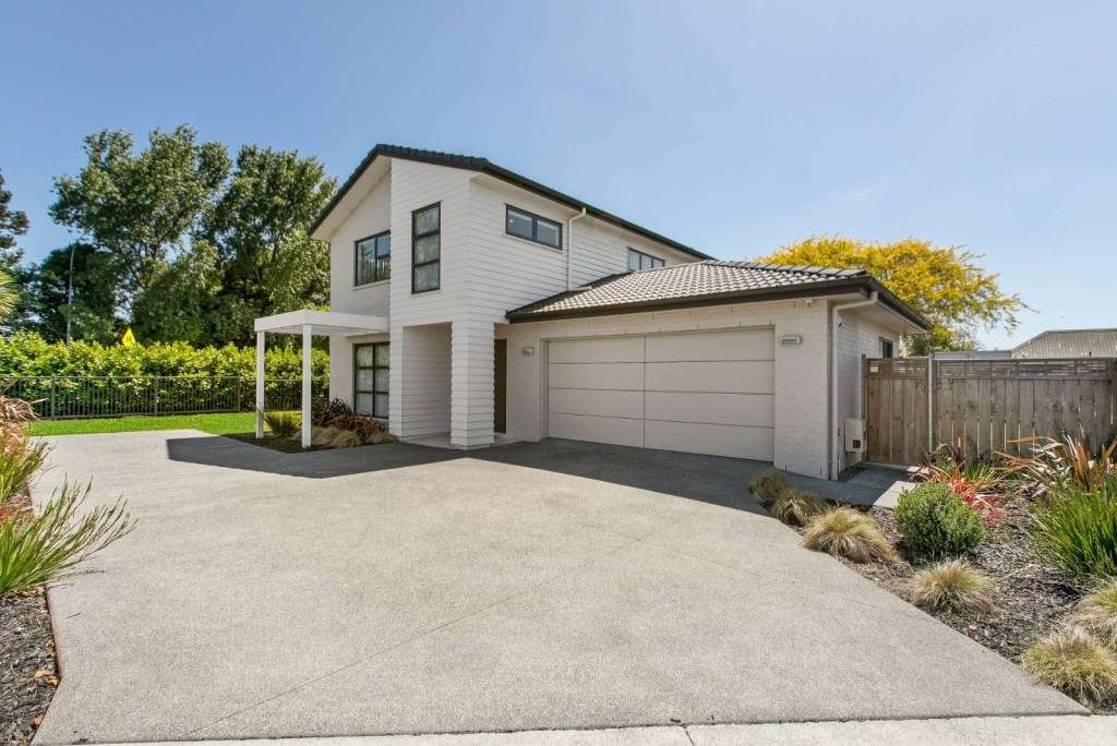 41 Andalusian Way, Karaka, Papakura - Carousel 1