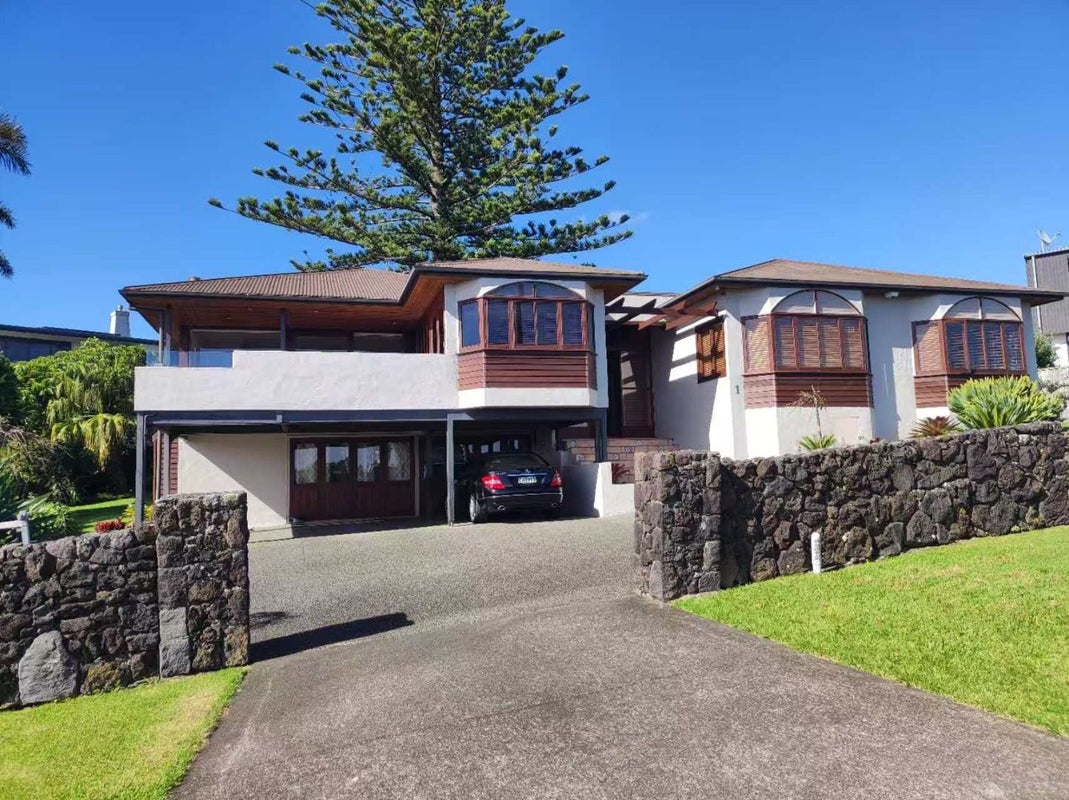 1 Falmouth Street, Murrays Bay, Auckland - Carousel 1