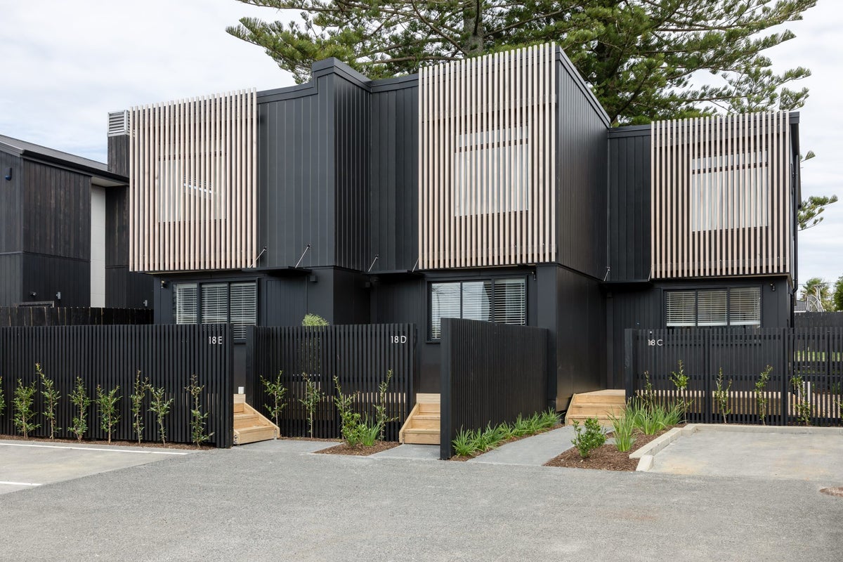 18D Walker Road, Point Chevalier, Auckland - Carousel 1