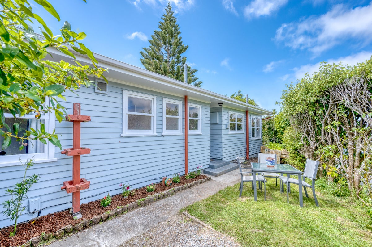 9 Pritchard Street, Newlands, Wellington - Carousel 1