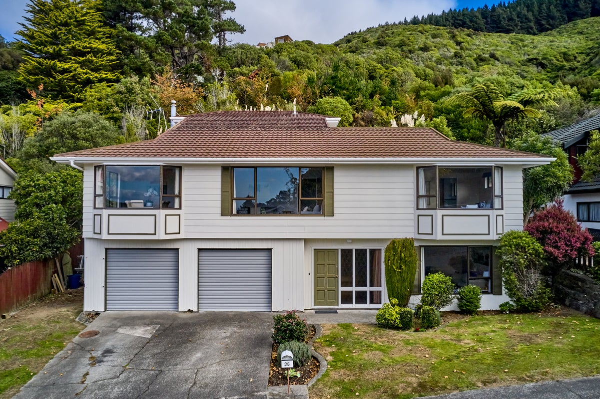 36 Peterhouse Street, Tawa, Wellington - Carousel 1