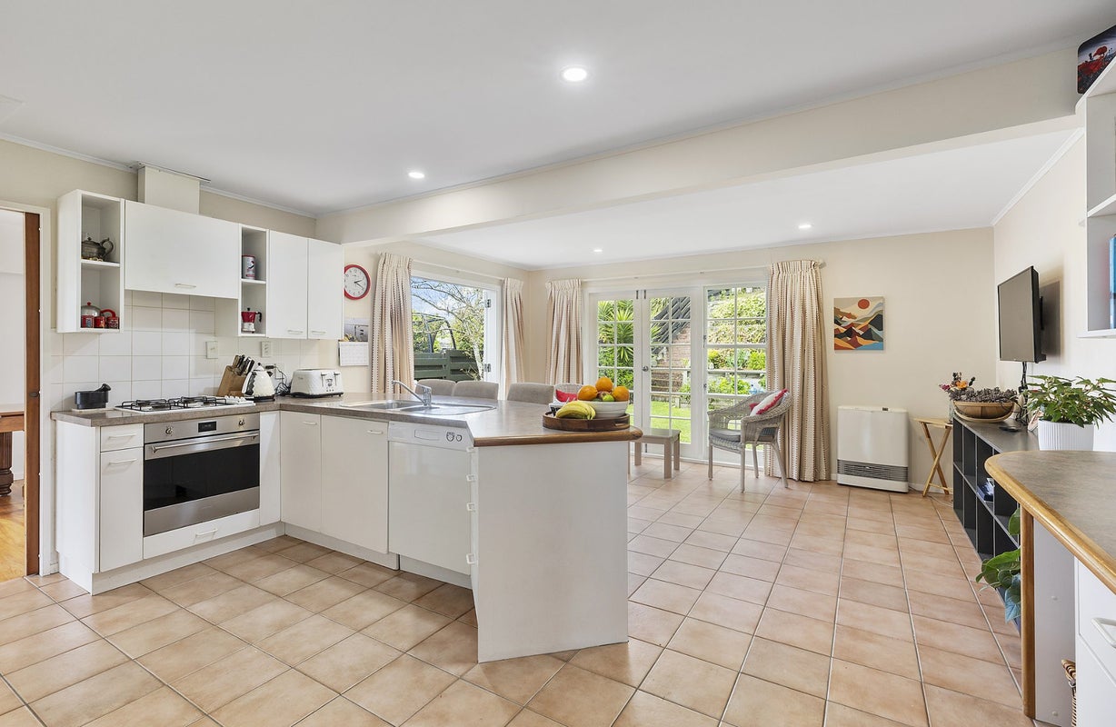 20 Balliol Drive, Tawa, Wellington - Carousel 2