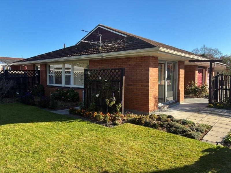 2/7 Camberwell Place, Avonhead, Christchurch - Carousel 1