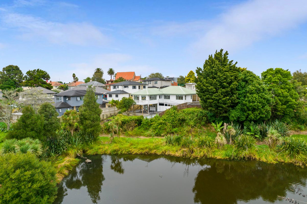 2/13 Coles Crescent, Papakura, Auckland - Carousel 2