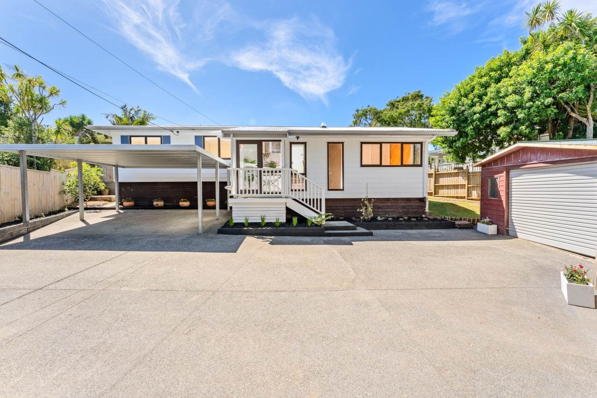 51 Saddleback Rise, Murrays Bay, Auckland - Carousel 1