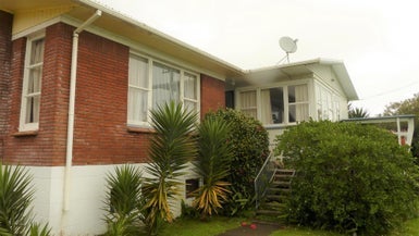 32 Seaview Avenue, Te Puru, Thames - Carousel 1
