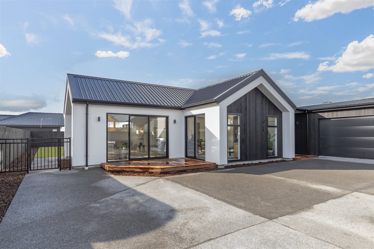 15 Little Gem Road, Hornby, Christchurch - Carousel 2