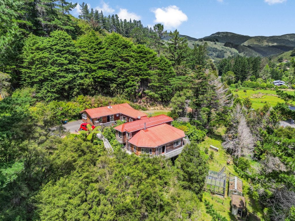 526 Moores Valley Road, Wainuiomata, Lower Hutt - Carousel 2