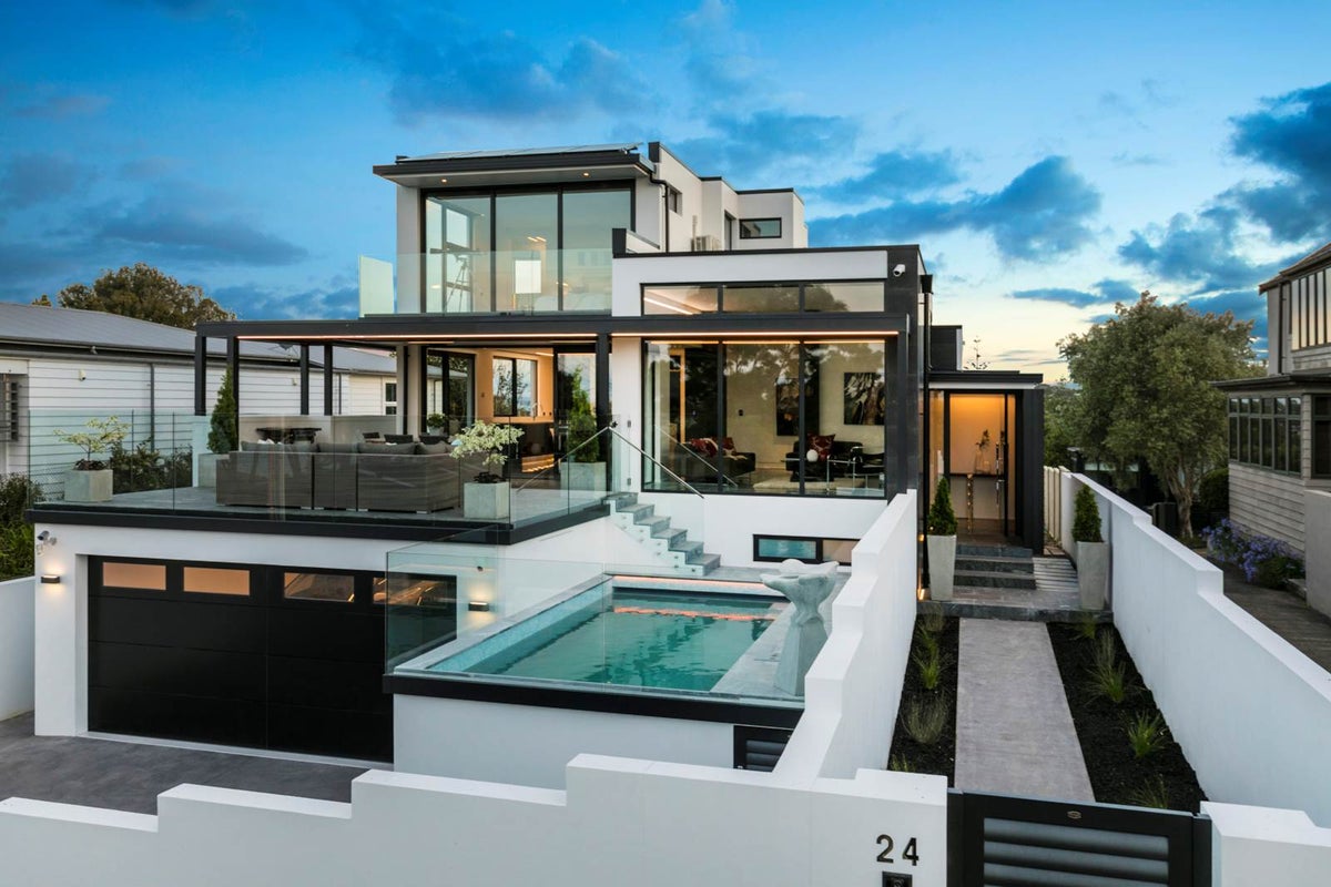 24 Kowhai Road, Campbells Bay, Auckland - Carousel 1