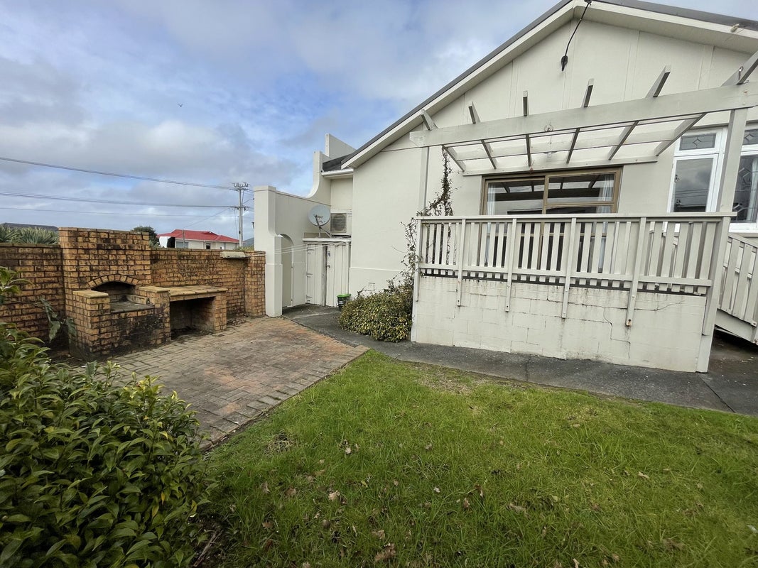 40 Te Atatu Road, Te Atatu South, Auckland - Carousel 1