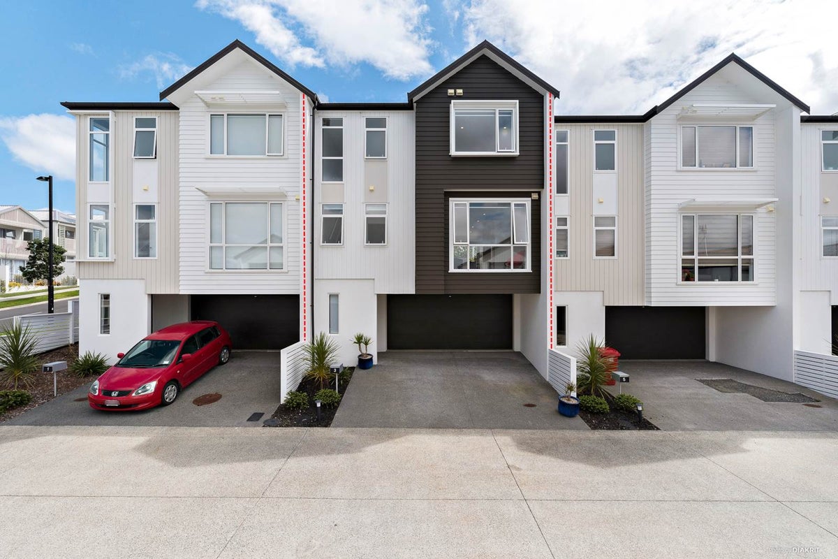 3 Watermill Lane, Silverdale, Silverdale - Carousel 1