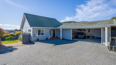 7 Kempton Place, Richmond Heights, Taupo - Carousel 1