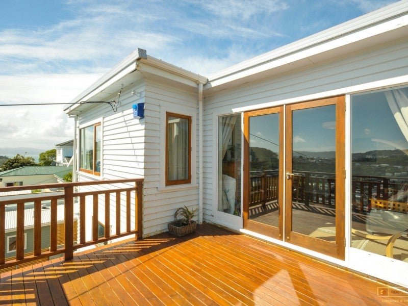 84 Nevay Road, Karaka Bays, Wellington - Carousel 1