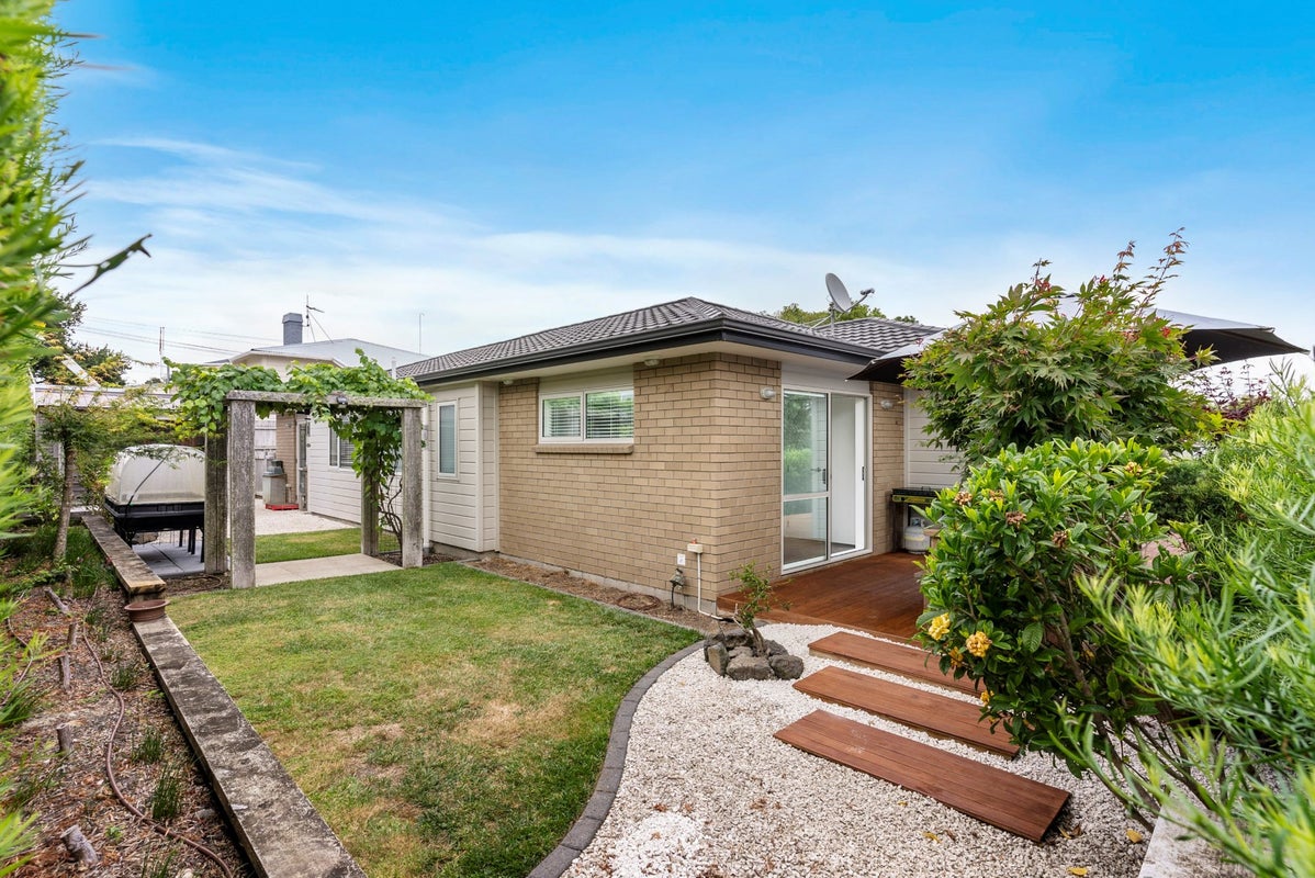 154A Beach Haven Road, Beach Haven, Auckland - Carousel 1