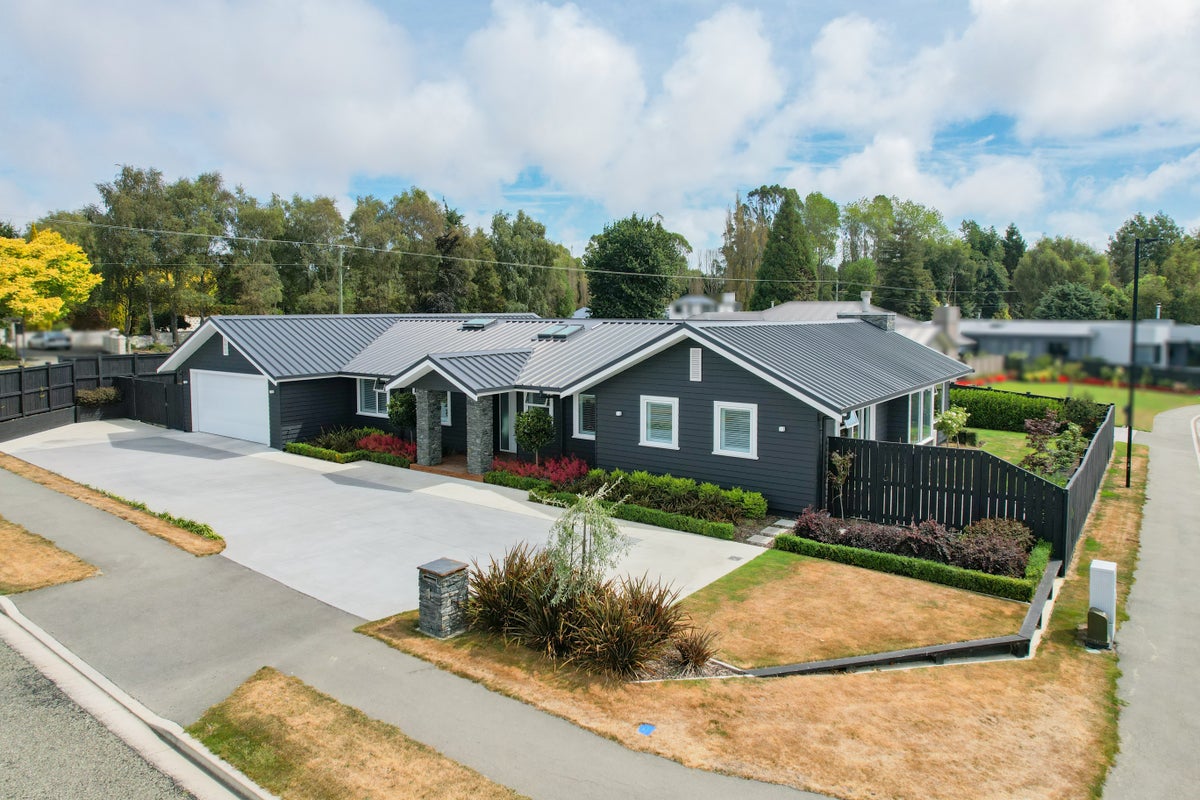 1 Avoca Drive, Waiareka Junction, Oamaru - Carousel 1