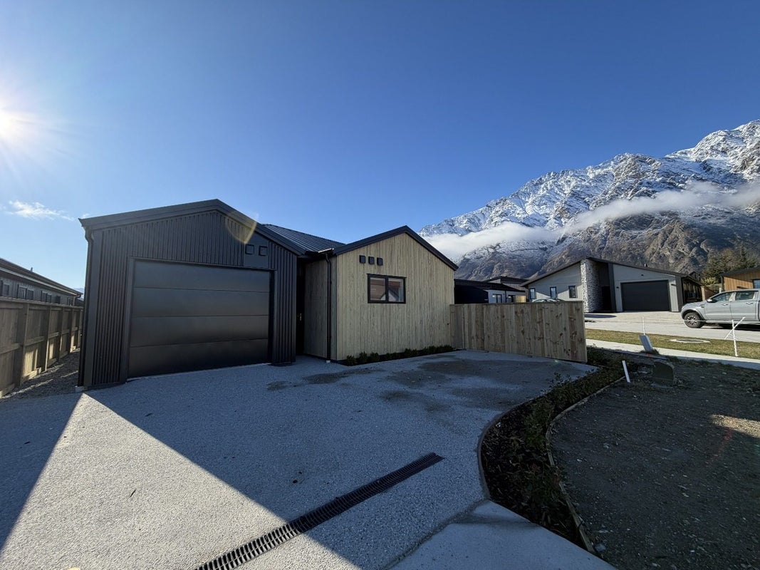 171 Howden Drive, Jacks Point, Queenstown - Carousel 1