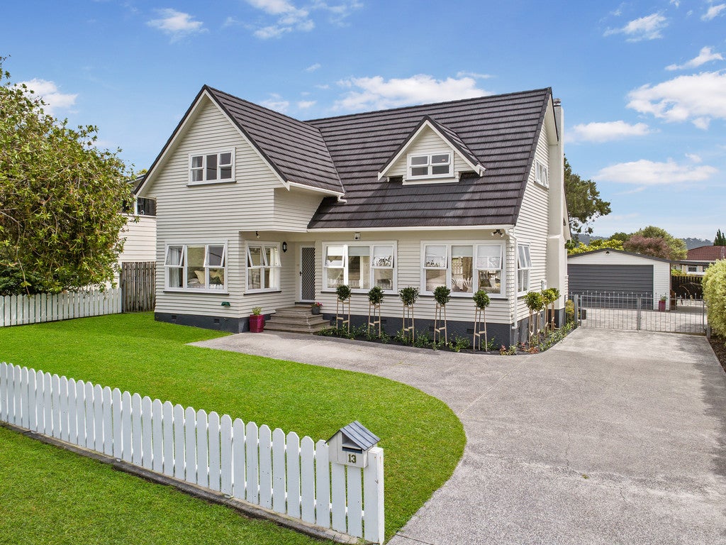 13 Cleve Road, Green Bay, Auckland - Carousel 2