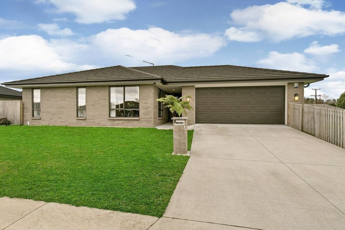2 Captain Mitchell Drive, Opaheke, Papakura - Carousel 1