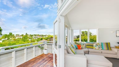 7 Greenwood Lane, BIRKENHEAD, AUCKLAND - Carousel 1