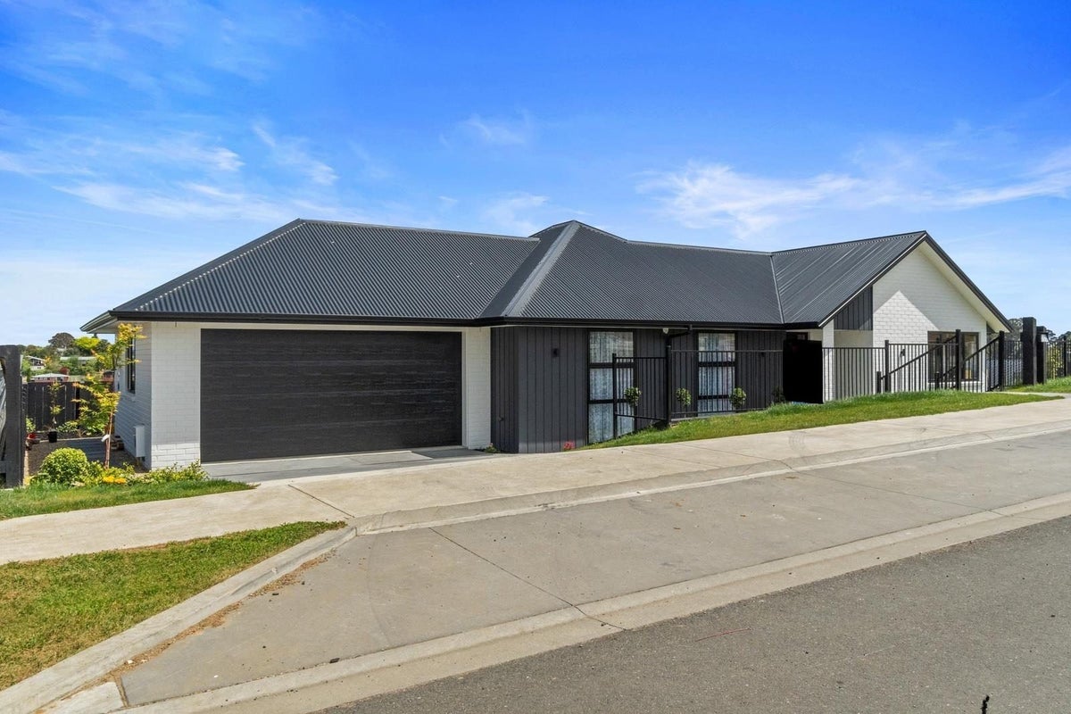2 Celeste Terrace, Peacocke, Hamilton - Carousel 1