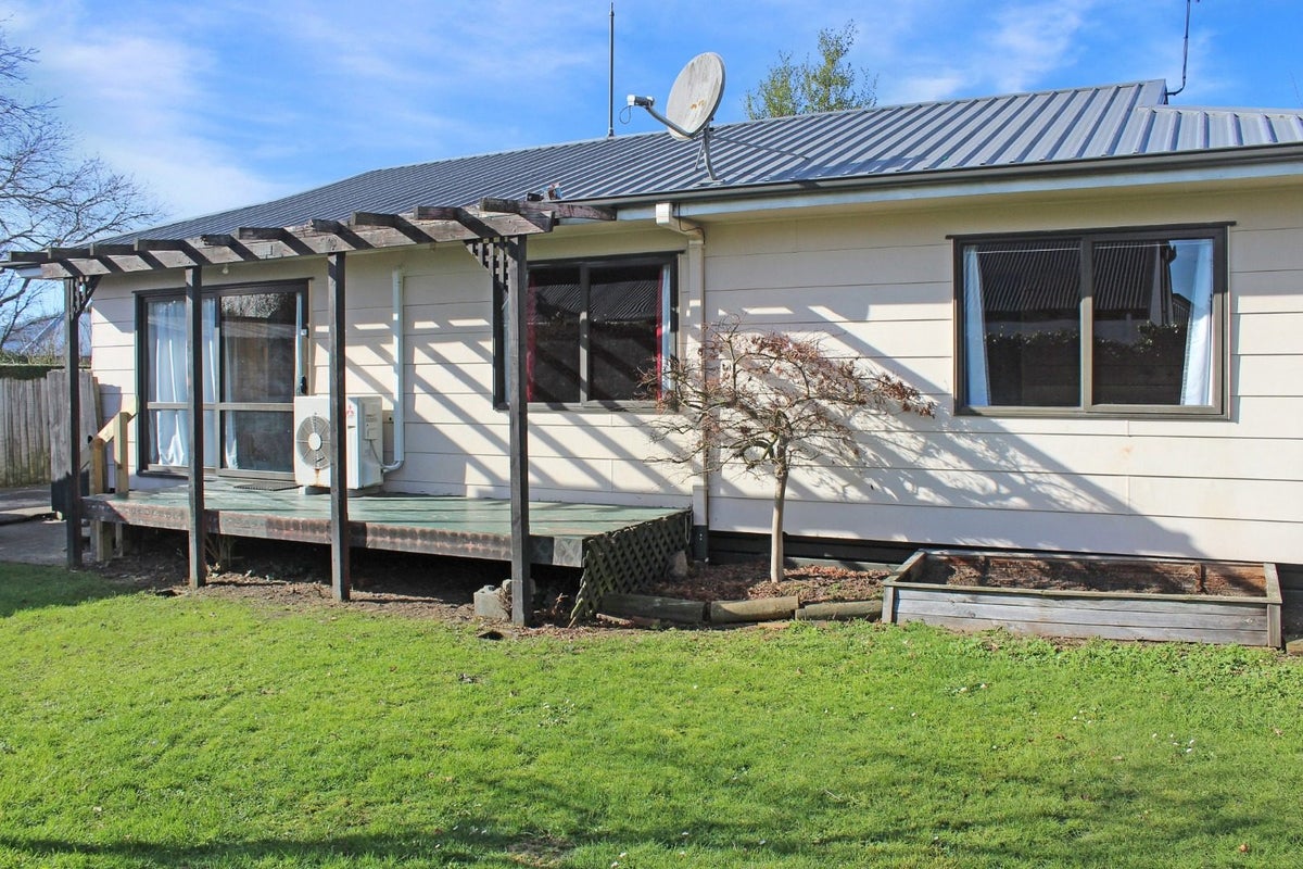 1/74 Aorangi Road, Bryndwr, Christchurch - Carousel 1