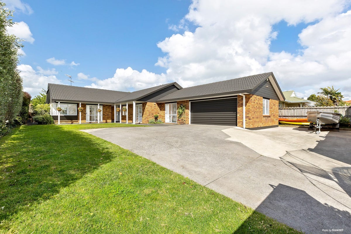 43 Matterhorn Crescent, Northpark, Auckland - Carousel 1