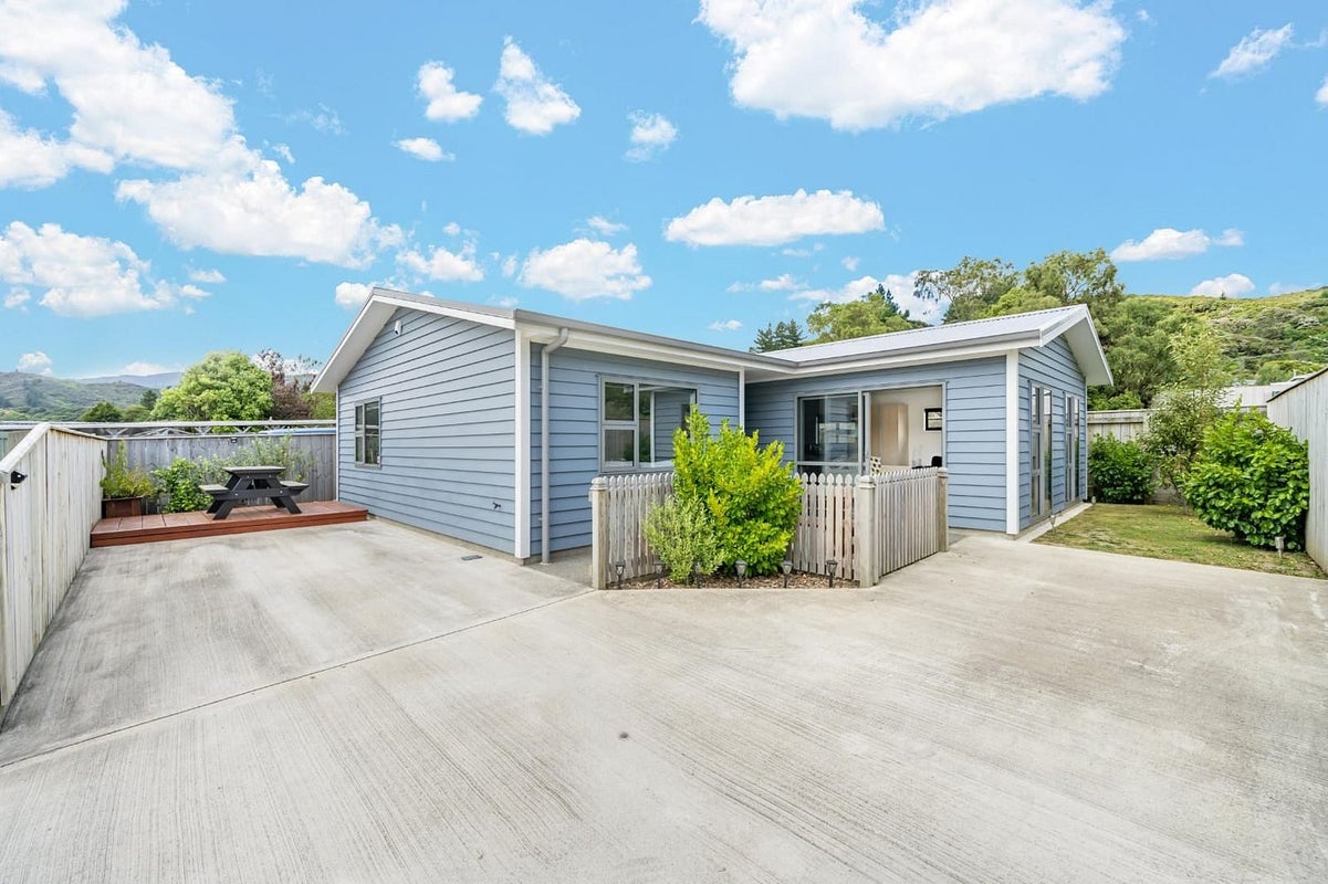 25C Wainuiomata Road, Wainuiomata, Lower Hutt - Carousel 6