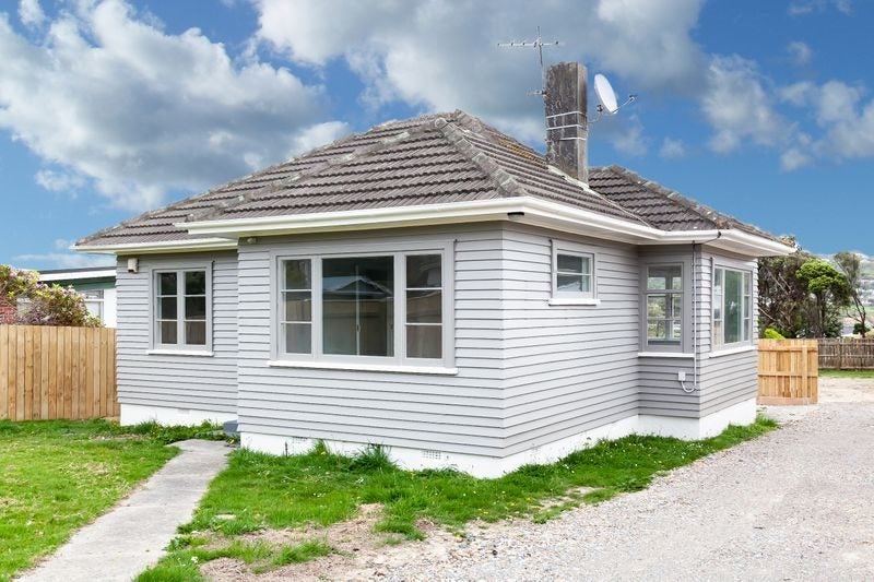 4 Kapiti Crescent, Titahi Bay, Porirua - Carousel 1