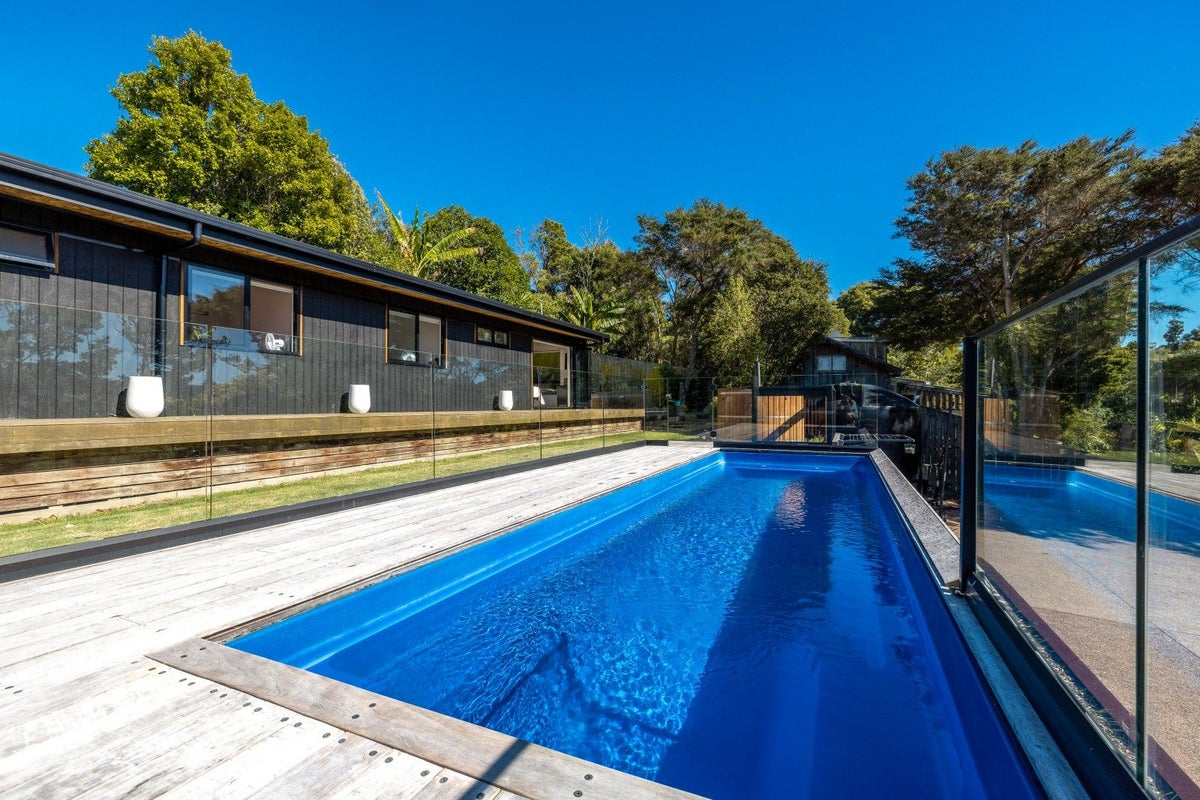 127 Wilma Road, Surfdale, Waiheke Island - Carousel 2