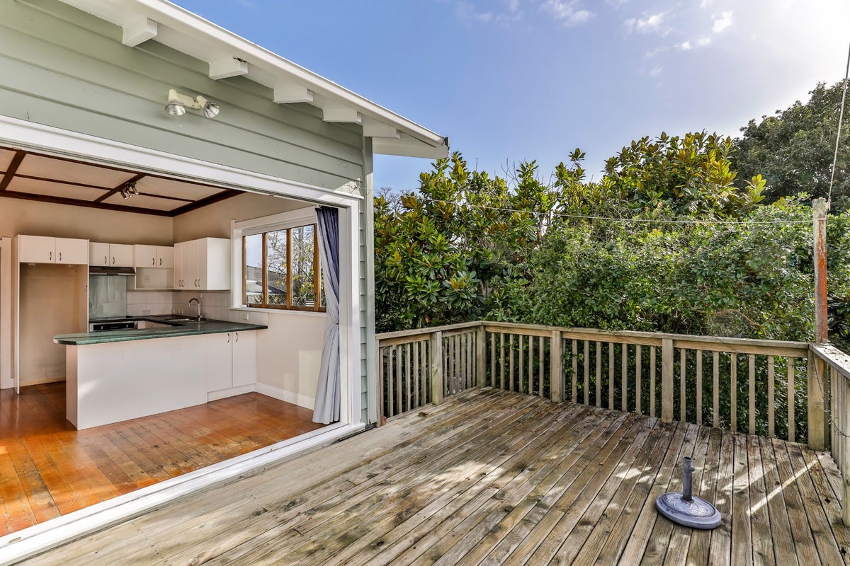 11 Warwick Street, Morningside, Auckland - Carousel 2