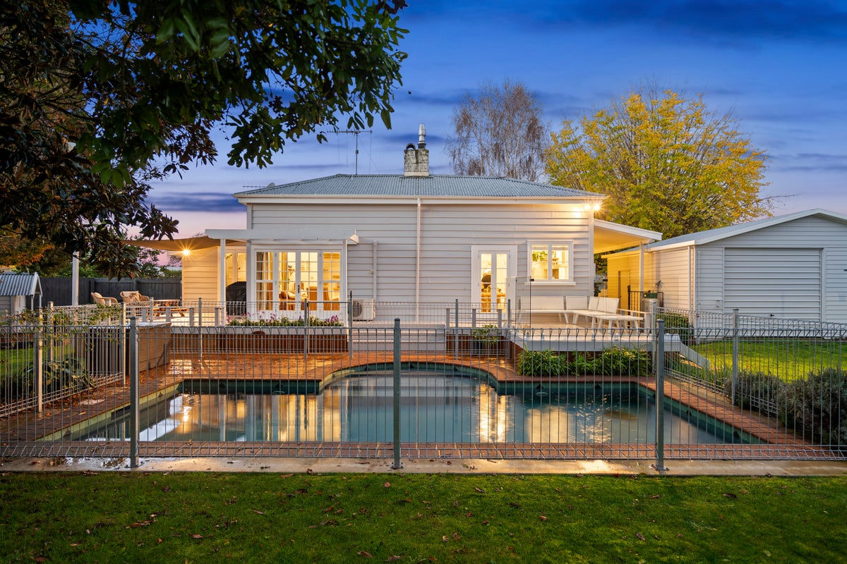 3 Swift Place, Leamington, Cambridge - Carousel 1