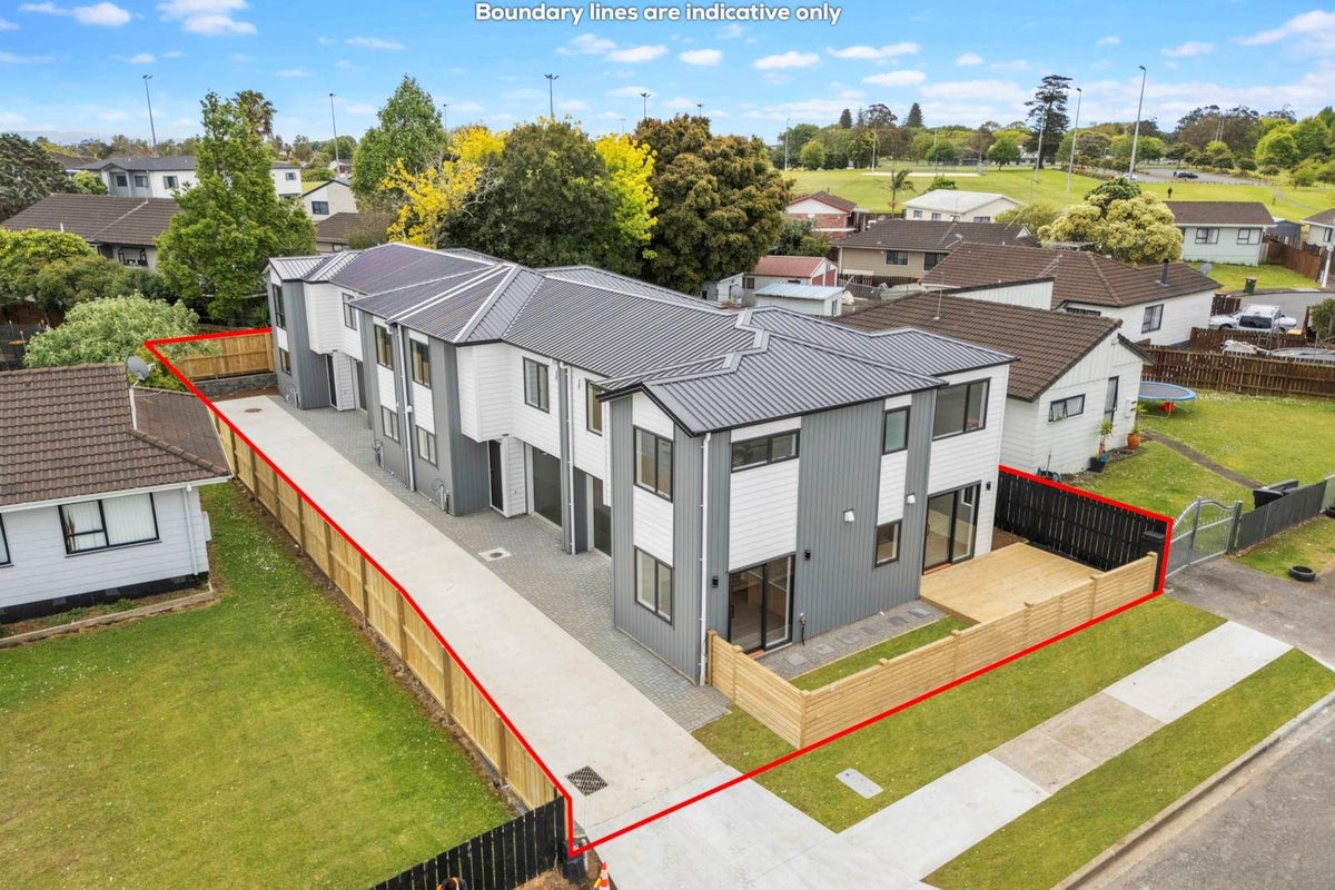 13B Southview Place, Wattle Downs, Auckland - Carousel 1