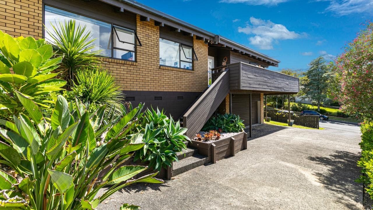 6 Lingham Crescent, Torbay, Auckland - Carousel 1
